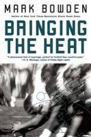 Bringing the Heat (Paperback, 1st Atlantic Monthly Press ed) - Mark Bowden Photo