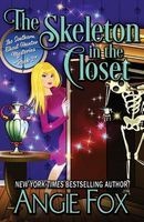 The Skeleton in the Closet (Paperback) - Angie Fox Photo