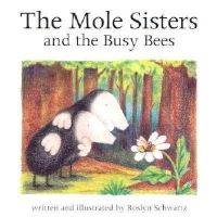 The Mole Sisters and Busy Bees (Paperback) - Roslyn Scwartz Photo