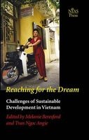 Reaching for the Dream - Challenges of Sustainable Development in Vietnam (Hardcover) - Melanie Beresford Photo