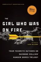 The Girl Who Was on Fire - Your Favorite Authors on Suzanne Collins' Hunger Games Trilogy (Paperback, Movie) - Leah Wilson Photo