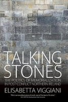 Talking Stones - The Politics of Memorialization in Post-Conflict Northern Ireland (Paperback) - Elisabetta Viggiani Photo