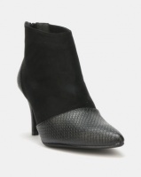 LaMara Pointy Ankle Boots Black Photo
