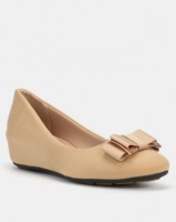 Butterfly Feet Jaquine Wedges Beige Photo