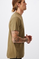 Cotton On Men - Essential Longline Scoop T-Shirt - Jungle khaki Photo