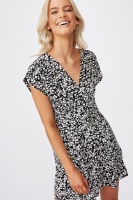 Cotton On Women - Woven Ultimate Tea Dress - Taylah ditsy pirate black Photo