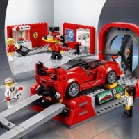 Lego Speed Champions Ferrari FXX K & Development Center Photo