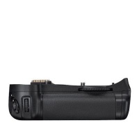 Nikon MB-D10 Battery Pack for DSLR Cameras Photo