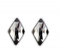 DhiaJewellery Diamond Shaped Earrings made with Crystals from Swarovski Photo