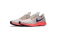 Nike Men's Air Zoom Pegasus 35 Running Shoes Photo