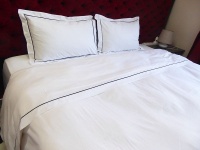 Rey's Fine Linen 300TC Double Oxford Sateen Duvet Cover Set White/White Photo