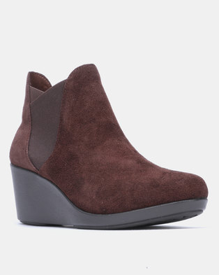 Photo of Crocs Leigh Wedge Chelsea Boots Espresso