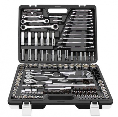 150 Piece Combination Socket and Wrench Set