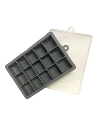 Silicone Ice Tray 15 Cubes 12 x 17cm with Lid