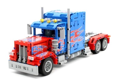 Mould King Technic RC Optimus Prime Peterbilt Truck 839 piecess 42cm long