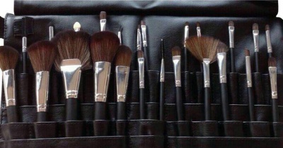 Photo of 24 Piece Makeup Brushes in Brush Belt - Black
