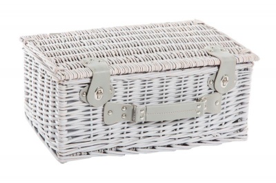 Photo of Yuppie Gift Baskets Family Feast Picnic Basket - 6 Persons