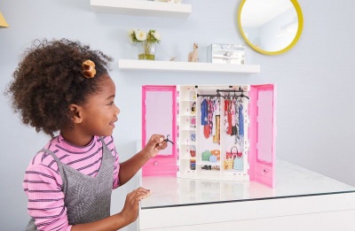 Photo of Barbie Fashionistas Ultimate Closet